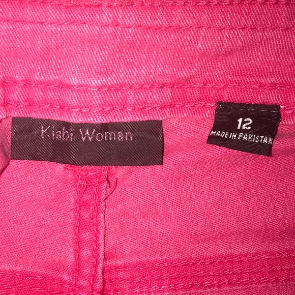 Red cuffed shorts (12) - Picture 3 of 6